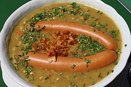 Pea soup with sausages