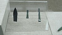 铜削，铜凿(左，中)