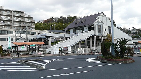 600px-JR_Takaida_Station_south_entrance.jpg