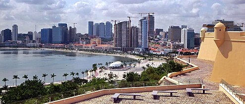 Wiks va biradoma ke Luanda