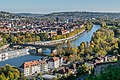 Kreuzfahrtschiff am Anlieger unter der Löwenbrücke