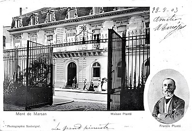 Photo ancienne de l'hôtel Planté, vu de la cour de la Préfecture des Landes. Francis Planté est en médaillon.