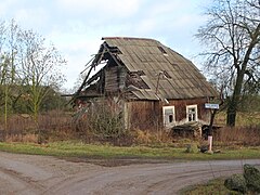 Griūvanti troba dvarvietėje