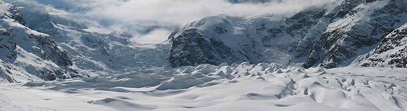 Panorama do Glaciar Morteratsch, no alpes.