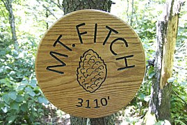 Саммит Mount Fitch (Массачусетс) sign.jpg