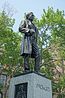 Памятник Оливеру Мовату - Торонто, Канада - DSC00260.jpg