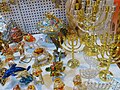 Judaica : menorah et hanoukkia pour le culte juif