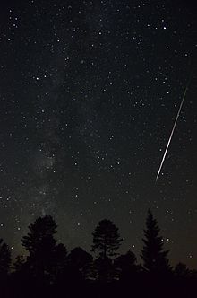 Image montrant une étoile filante (météorite incandescente)