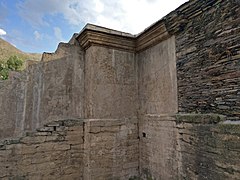 Restauro di parte del basamento dello Stupa Principale.