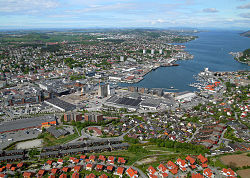 Sandnes észak felé tekintve, a távolban Stavanger