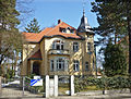 Villa mit Einfriedung