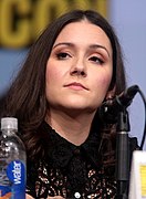 Shannon Woodward interprète Elsie Hughes