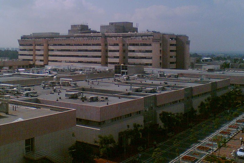 Fichier:Sheba Medical Center, Main Hospitalization Tower.JPG