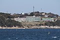 海上から見た篠島小学校・篠島中学校