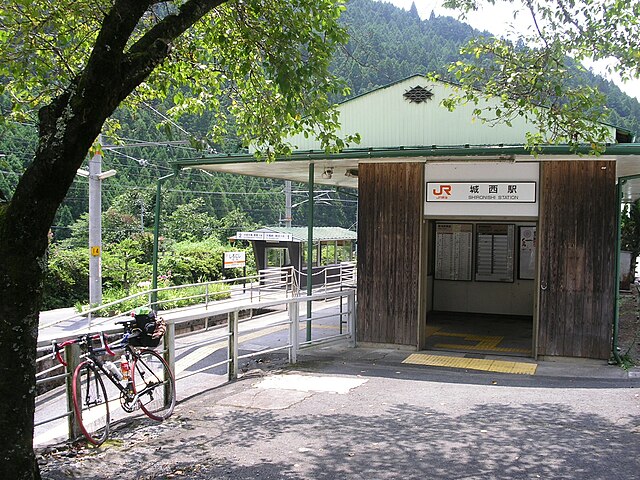 640px-Shironishi_Station.jpg