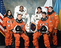 Zľava doprava - v oranžovom: Chawlová, Lindsey, Kregel, Kadenyuk; v bielom: Scott, Doi