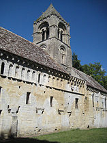 La façade sud avec la trace des arcades de la nef.