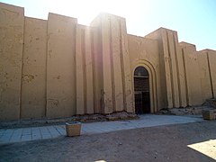 واجهة معبد نينما ، الذي أعيد بناؤه مؤخراً في بابِل.