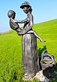 Vissersvrouw met kind in Moddergat door Hans Jouta