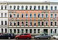 Mietshaus in geschlossener Bebauung und Hinterhaus