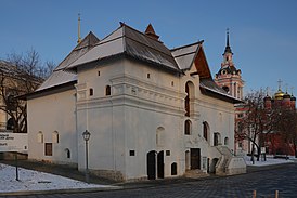 Старый Английский двор, вид из парка