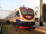 25. KW Der Triebwagen EPL2T.024 der Ukrsalisnyzja im Bahnhof von Donezk (Juni 2008).