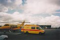 Mustamäe haigla reanimobiil Tallinna lennuväljal. Kiirabiauto on värvitud Eestis nõutud operatiivvärvidesse