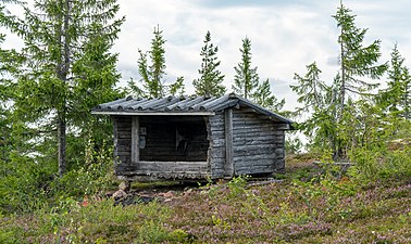 Vindskydd (slogbod) på Andljusvardens norra något lägre topp.