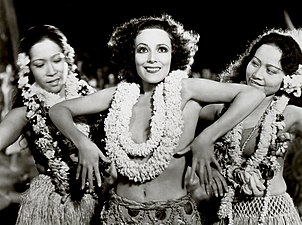 Dolores del Río hast topless yn Bird of Paradise (1932).