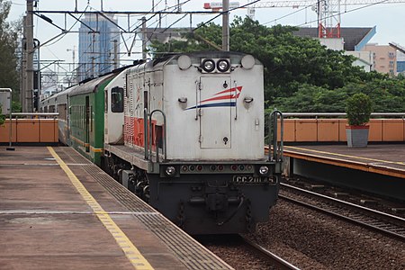 CC 201 83 07(GE U18C) di Stasiun Cikini