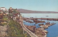 Bei Herceg Novi bot die Bahn einen reizvollen Ausblick auf den Hafen und das Meer.
