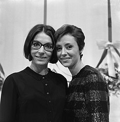 od prawej: Caterina Valente i Nana Mouskouri (1966)