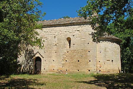 La façade sud et la zone de maçonnerie qui date probablement de l'époque carolingienne.