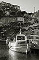 Port de Niolon avec sa gare sur les hauteurs.