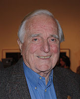 A számítógépes egér feltalálója a Turing-díjas Doug Engelbart, BEng 1952, PhD 1955.