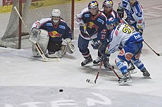Хоккейный вратарь Ирбе из ВЦ Red Bull Salzburg.jpg