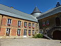 Le château côté cour et musée.