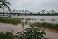 El Puente Long Biên visto desde el Río Rojo