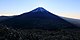 竜ヶ岳から望む日の出（ダイヤモンド富士）直前の雪を抱いた富士山（2015年12月5日）