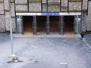 大努瓦西东山站的入口