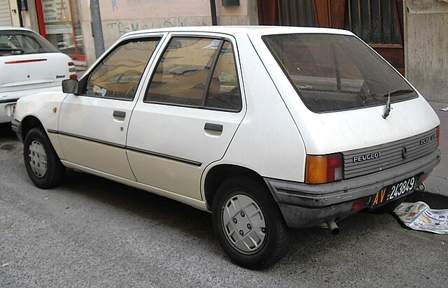 640px-Peugeot_205_rear.JPG