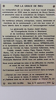 Plaque commémorative remerciant les intervenants des travaux de restauration de l'église protestante de Spa