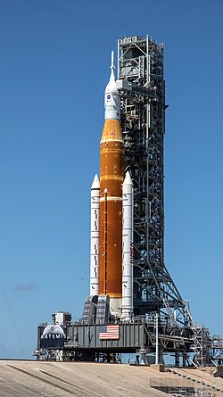 SLS Block 1 cu nava spațială Orion pe rampa de lansare LC-39B înaintea repetiției generale Artemis 1