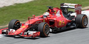 Sebastian Vettel SF15-T:n ratissa Malesiassa