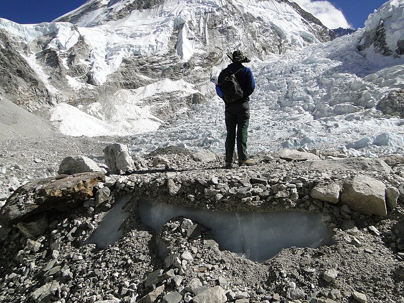 File:South Everest Base Camp sleeping platform.jpg