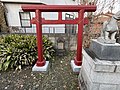 宿河原稲荷神社の本体とされる祠。