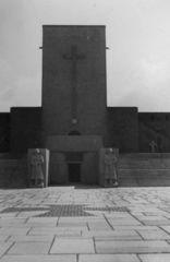 墓的新入口，攝於1944年