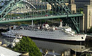 Tuxedo Princess under the Tyne Bridge, 2006.jpg