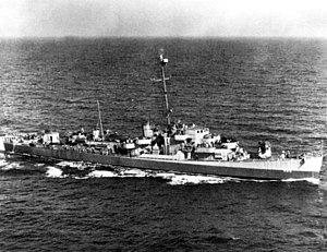 USS Day (DE-225) в море, около 1944.jpg