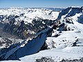 Nordflanke des Glarner Vorabs mit Gletscherhorn und Zwölfihorn im Vordergrund, im Talgrund liegt Elm GL